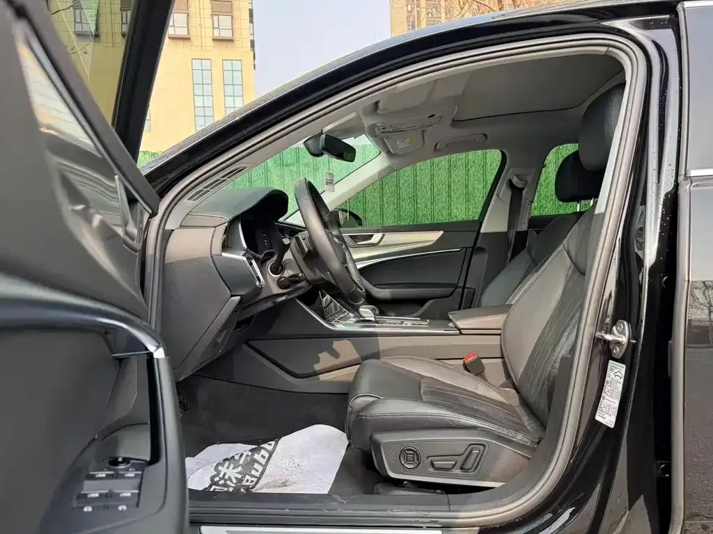 Audi A6L 2022 из CN, фото 2
