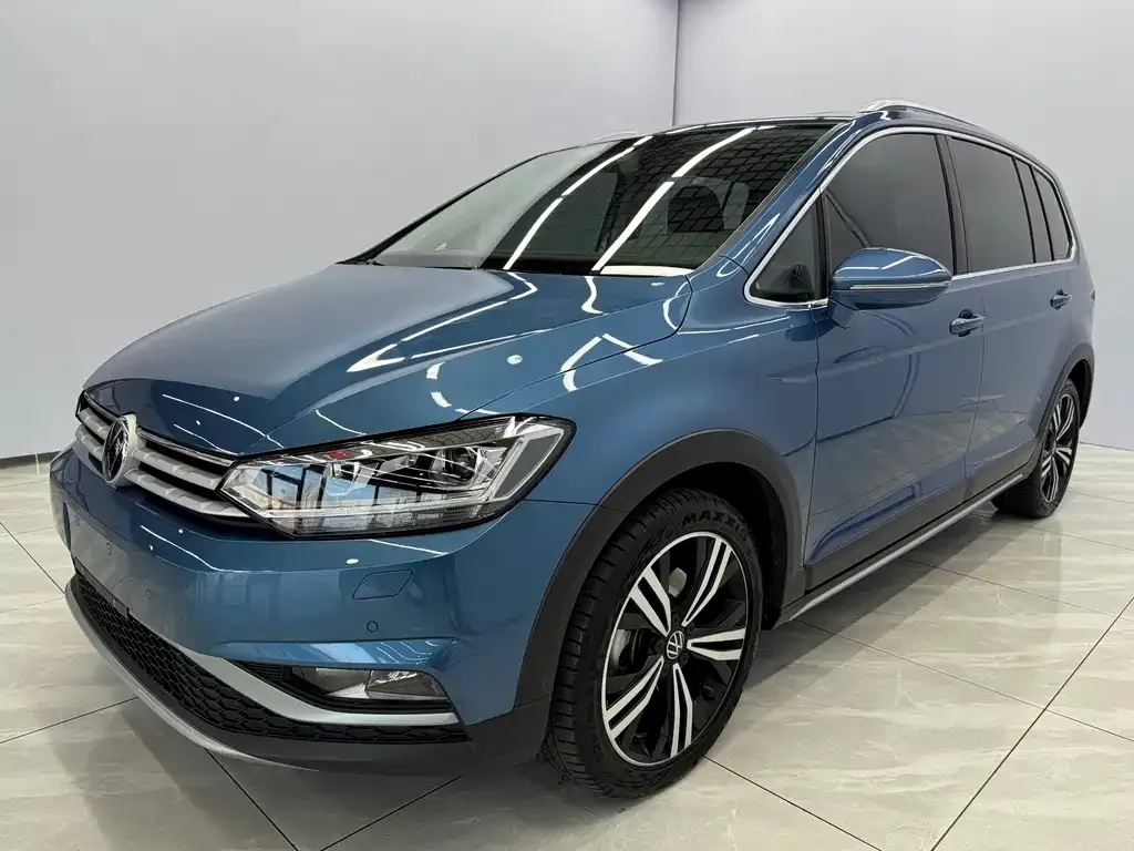 Volkswagen Touran 2023 из CN, фото 1