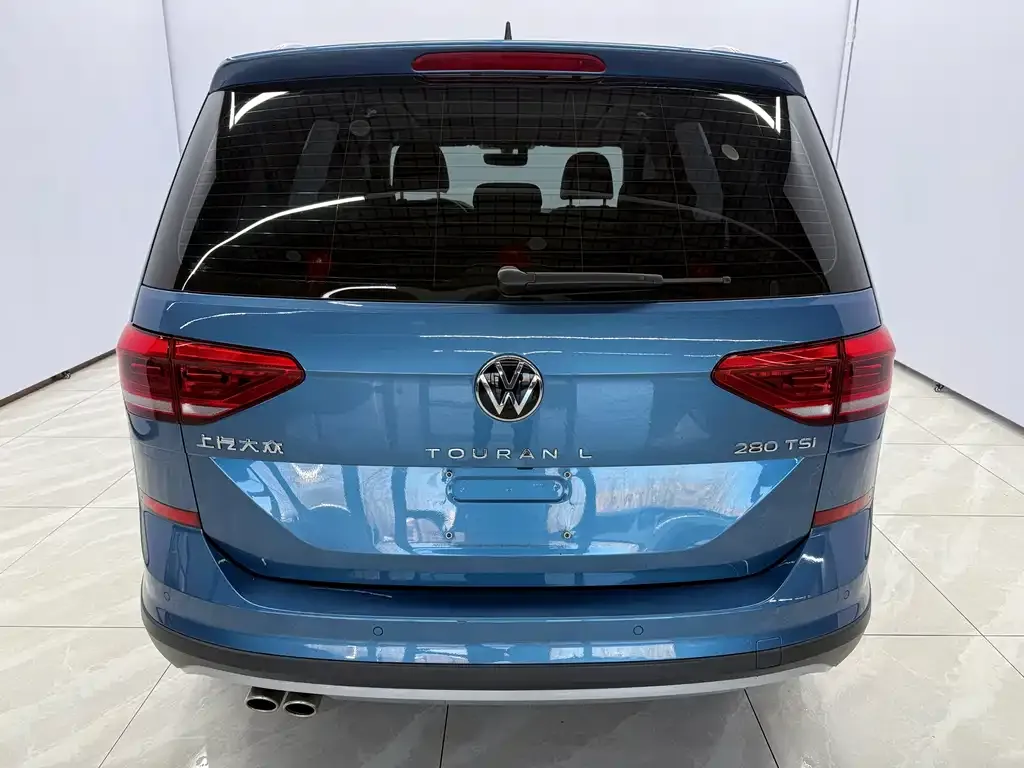 Volkswagen Touran 2023 из CN, фото 6