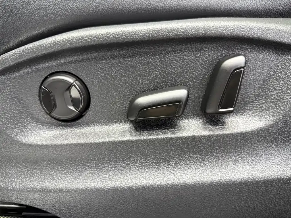 Volkswagen Touran 2023 из CN, фото 10