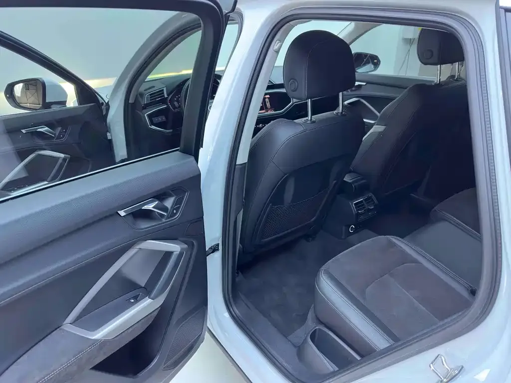 Audi Q3 2021 из CN, фото 3