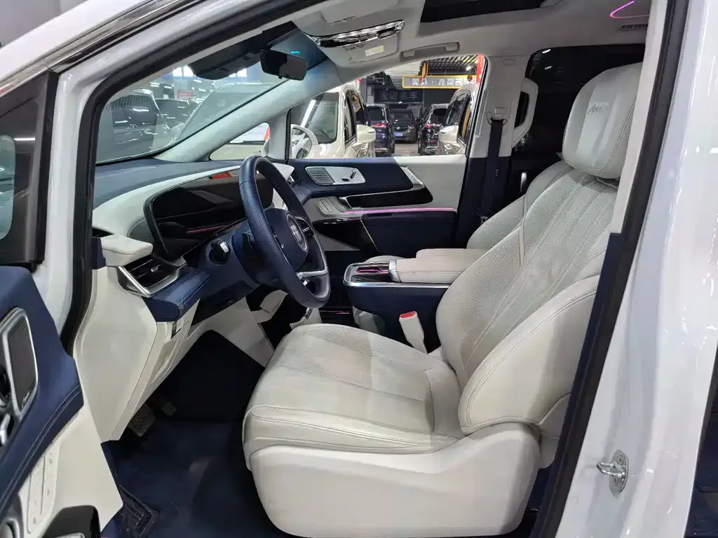 Buick Century 2024 из CN, фото 2
