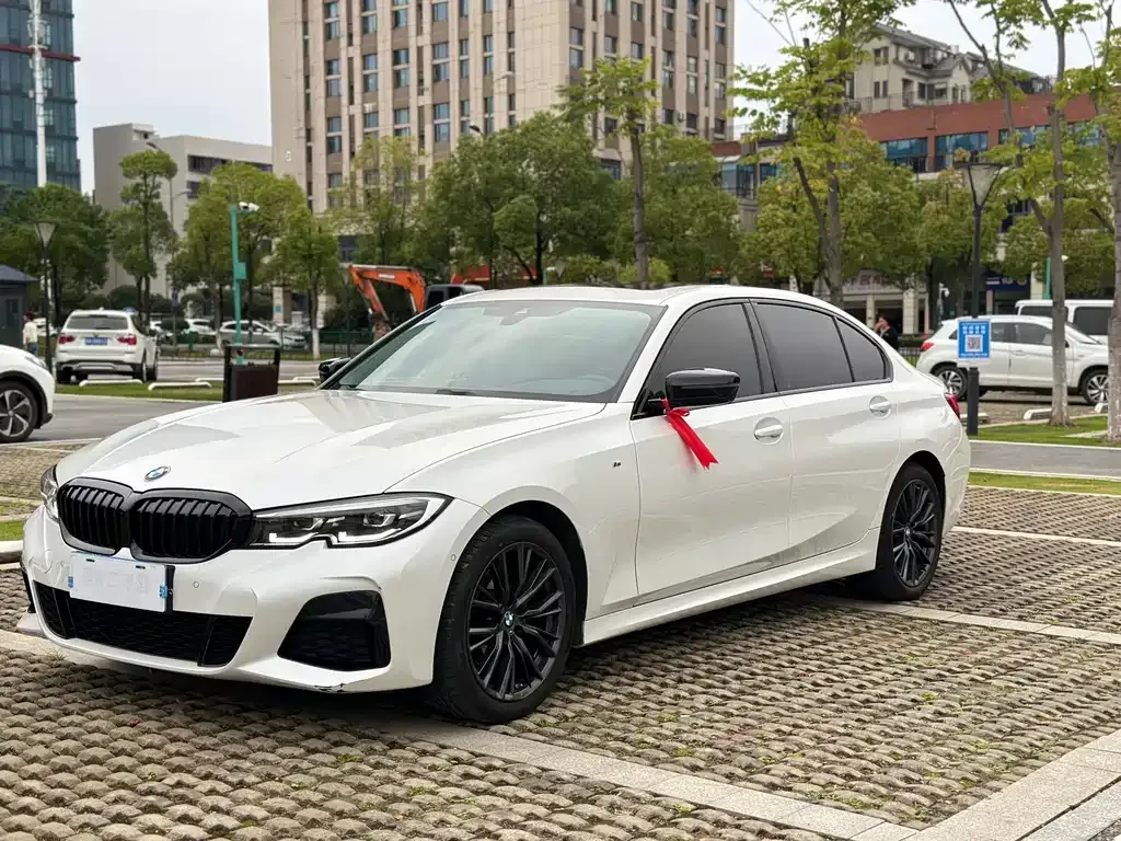 BMW 3 Series 2022 из CN, фото 1