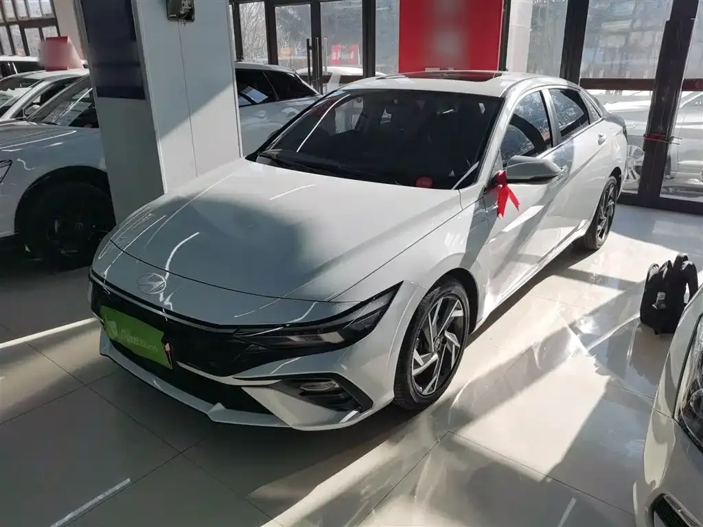 Hyundai Elantra — фото 10