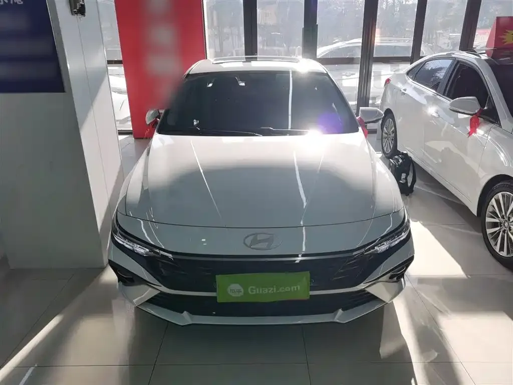 Hyundai Elantra — фото 4