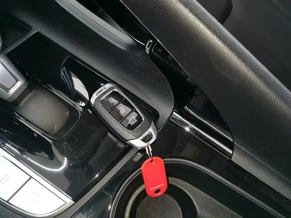 Hyundai Elantra — фото 3