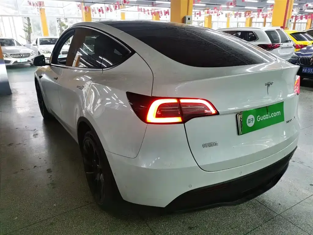 Tesla Model Y — фото 5