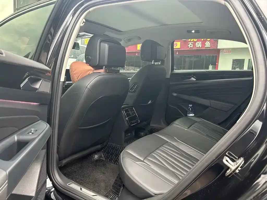 Volkswagen Passat 2023 из CN, фото 3