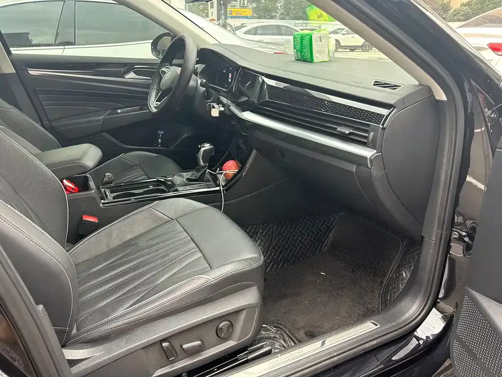 Volkswagen Passat 2023 из CN, фото 6