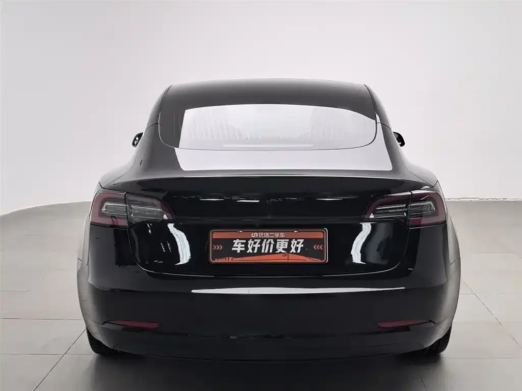 Tesla Model 3 — фото 9