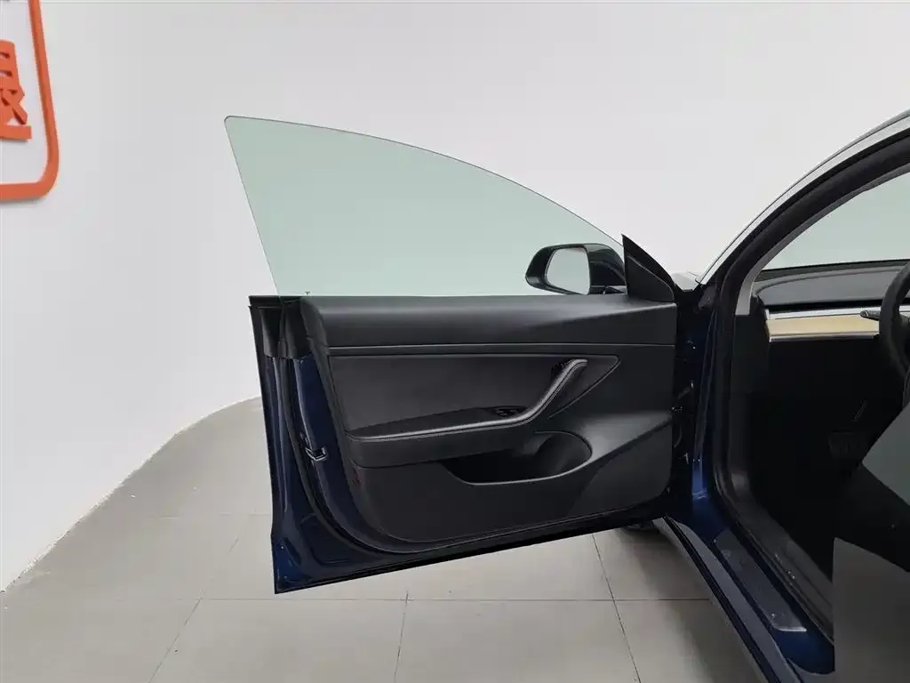 Tesla Model 3 — фото 10