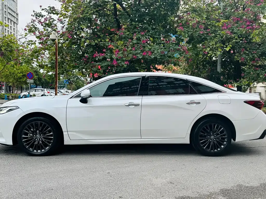 Toyota Avalon — фото 10