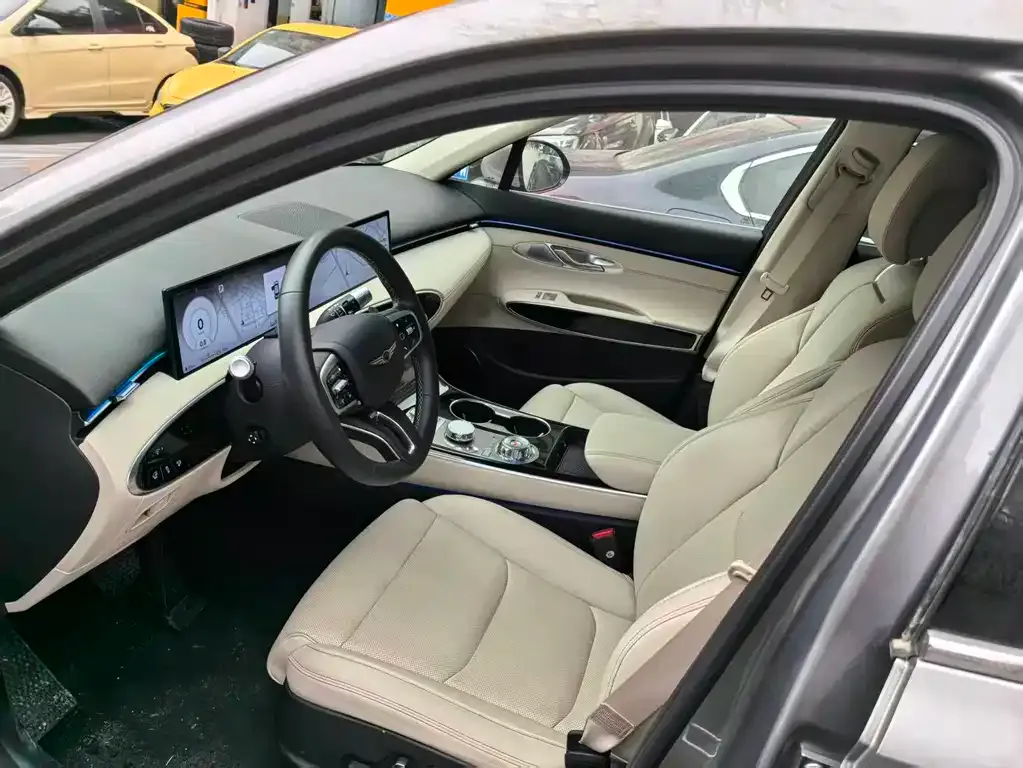 Genesis GV70 2024 из CN, фото 2