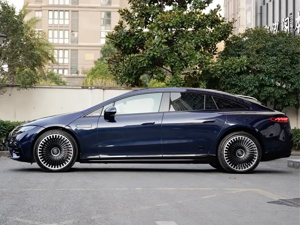 Mercedes-Benz EQS AMG — фото 7