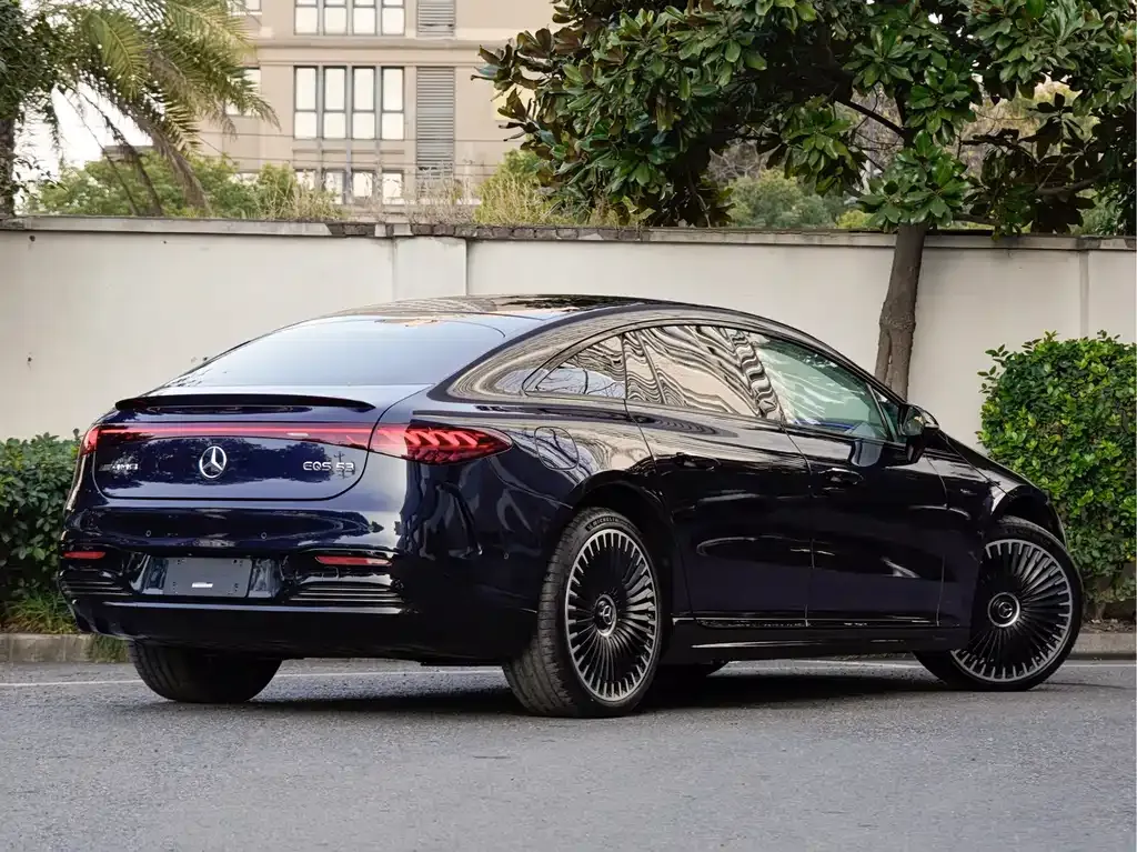 Mercedes-Benz EQS AMG — фото 8