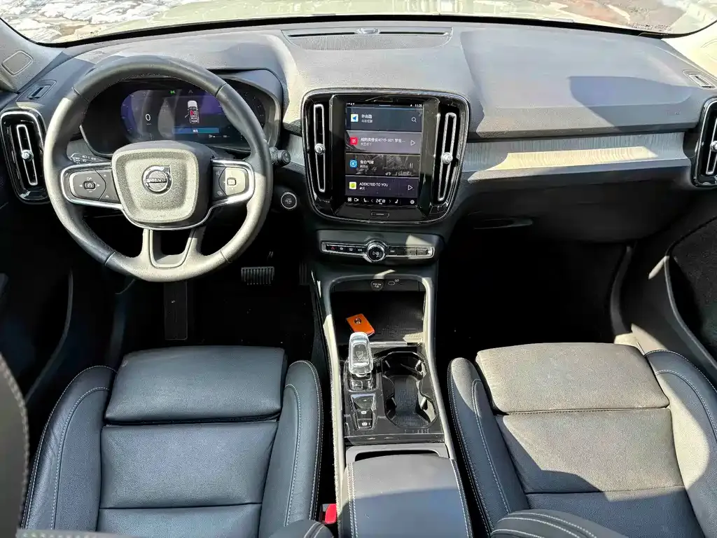 Volvo XC40 2024 из CN, фото 2