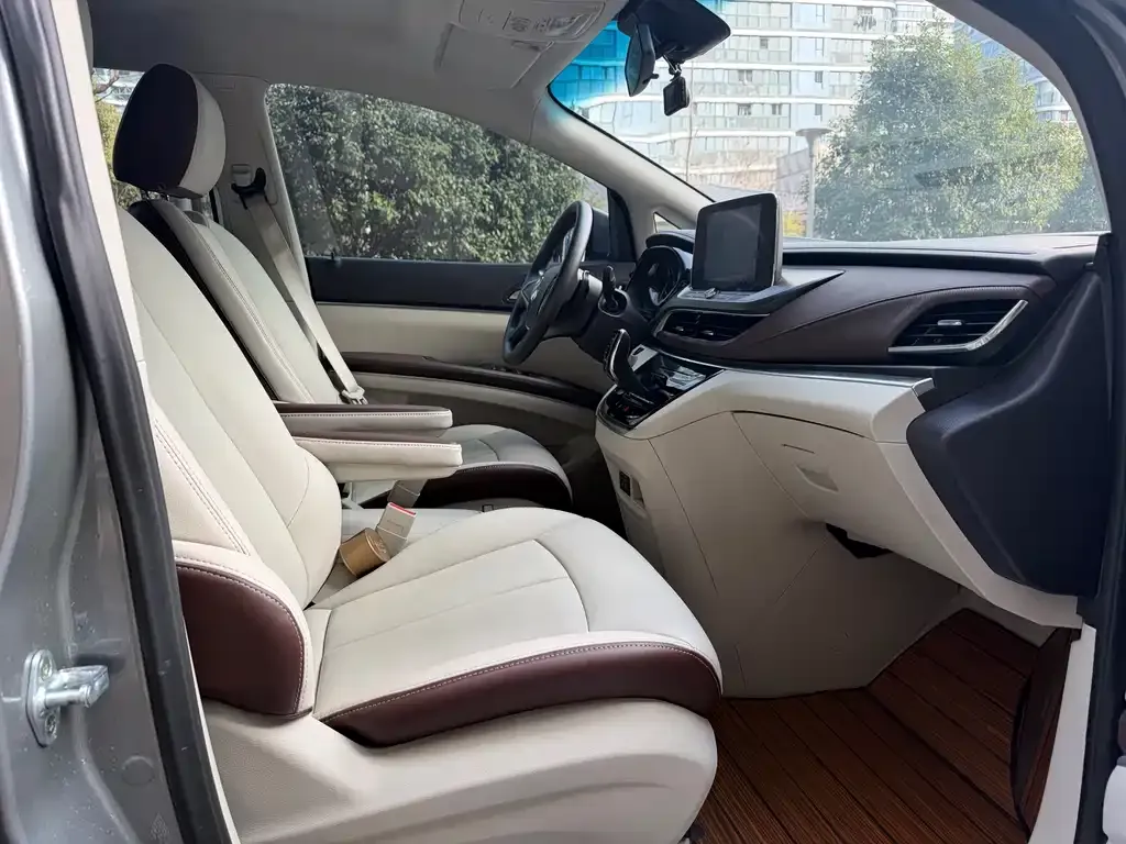 Buick GL8 2023 из CN, фото 6