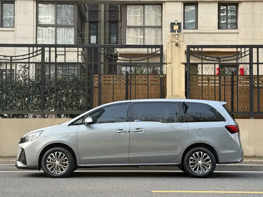 Buick GL8 2023 из CN, фото 9