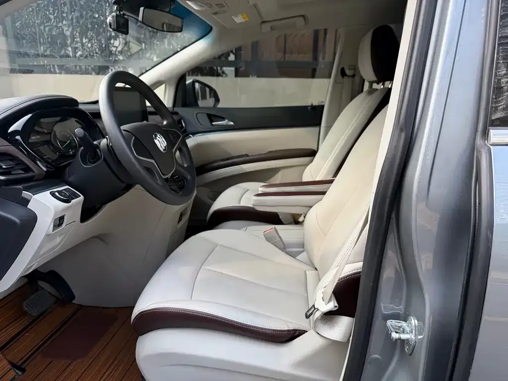 Buick GL8 2023 из CN, фото 3