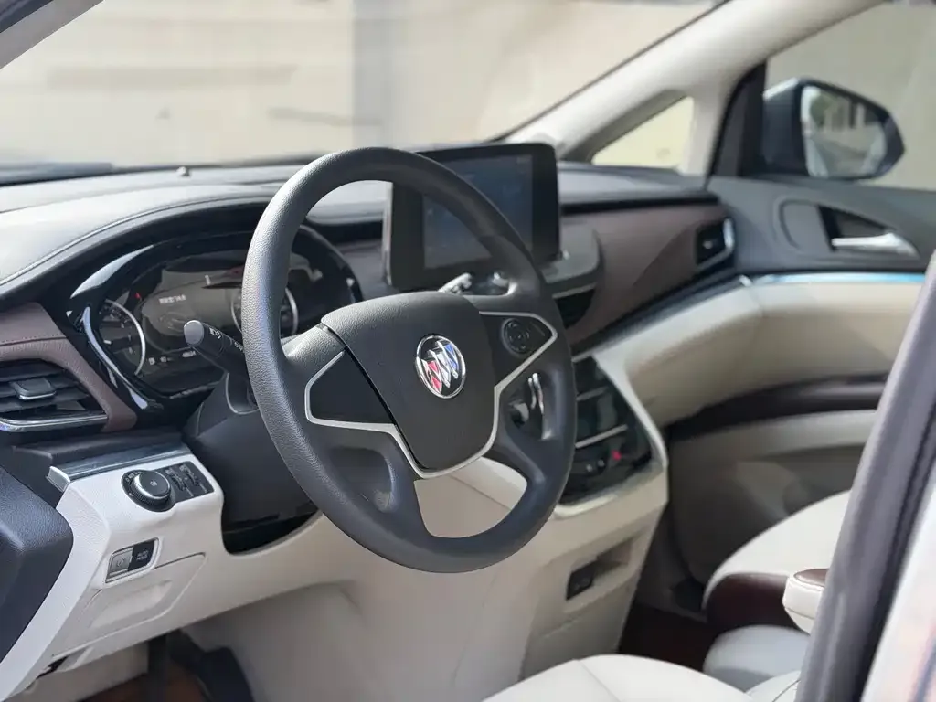 Buick GL8 2023 из CN, фото 2