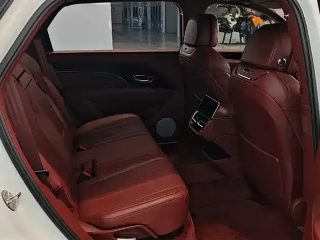 Bentley Bentayga 2025 из CN, фото 8