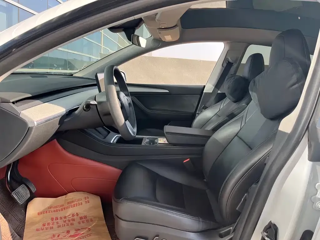 Tesla Model Y — фото 9
