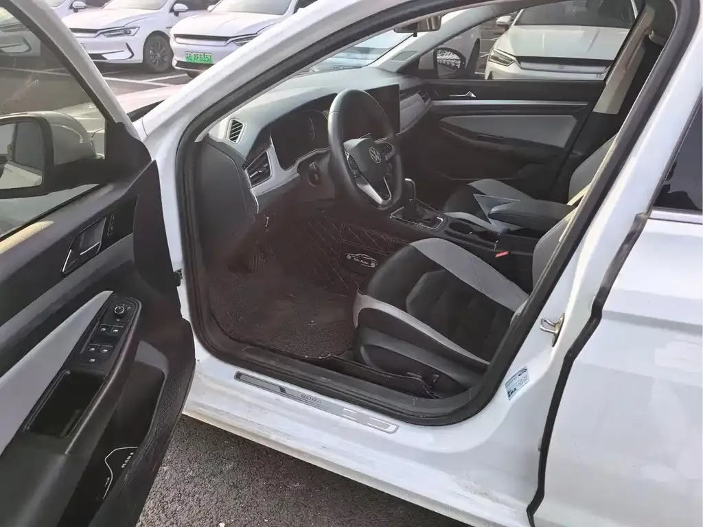 Volkswagen Bora 2023 из CN, фото 4