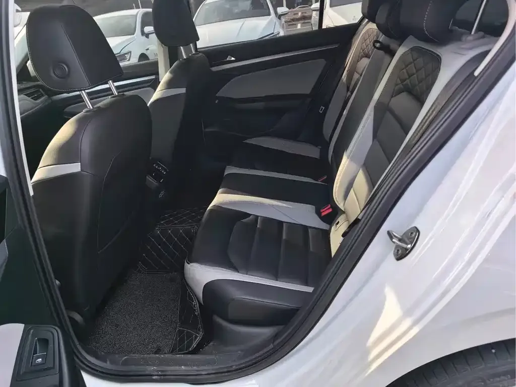 Volkswagen Bora 2023 из CN, фото 7