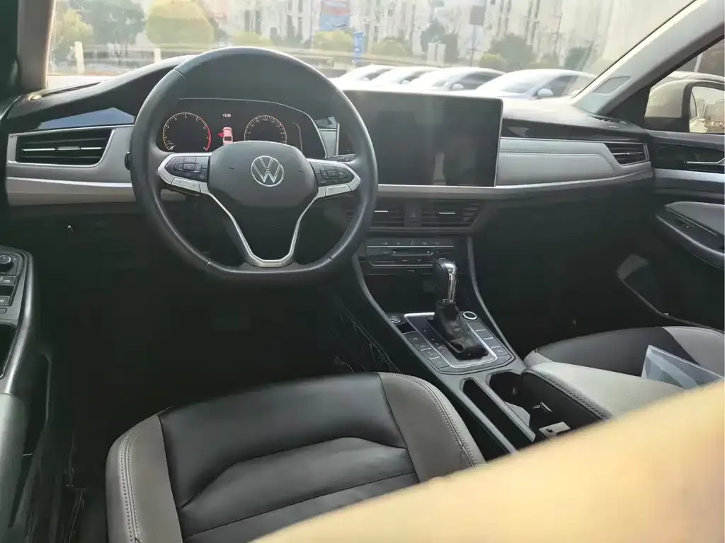 Volkswagen Bora 2023 из CN, фото 8