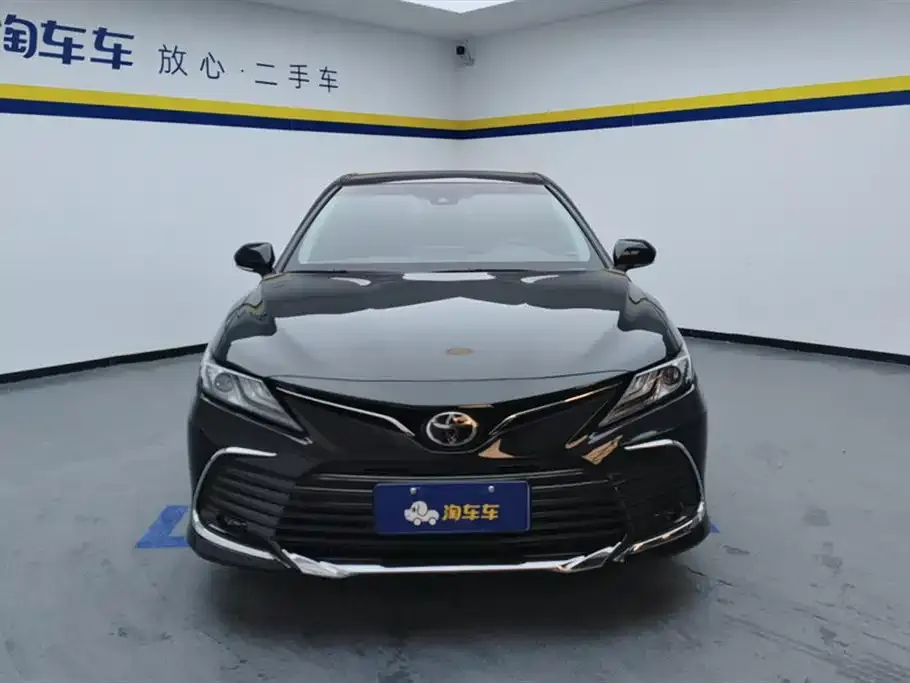 Toyota Camry — фото 2