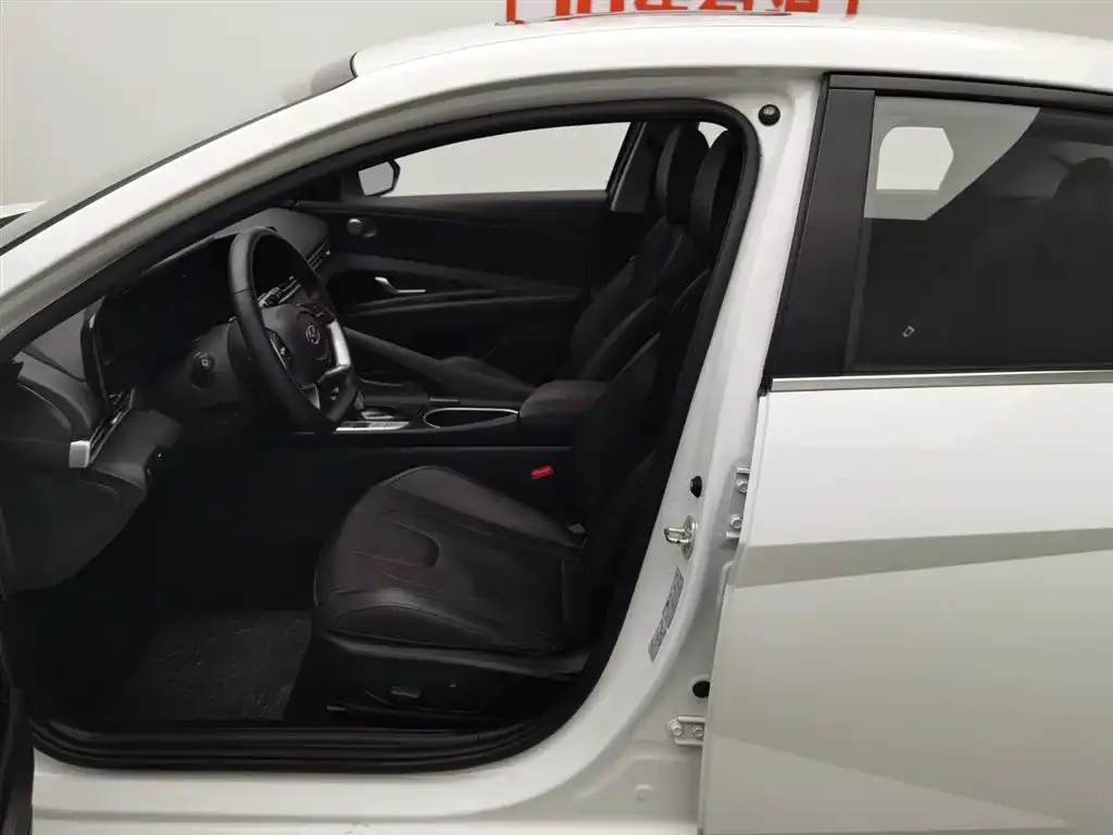 Hyundai Elantra 2023 из CN, фото 9