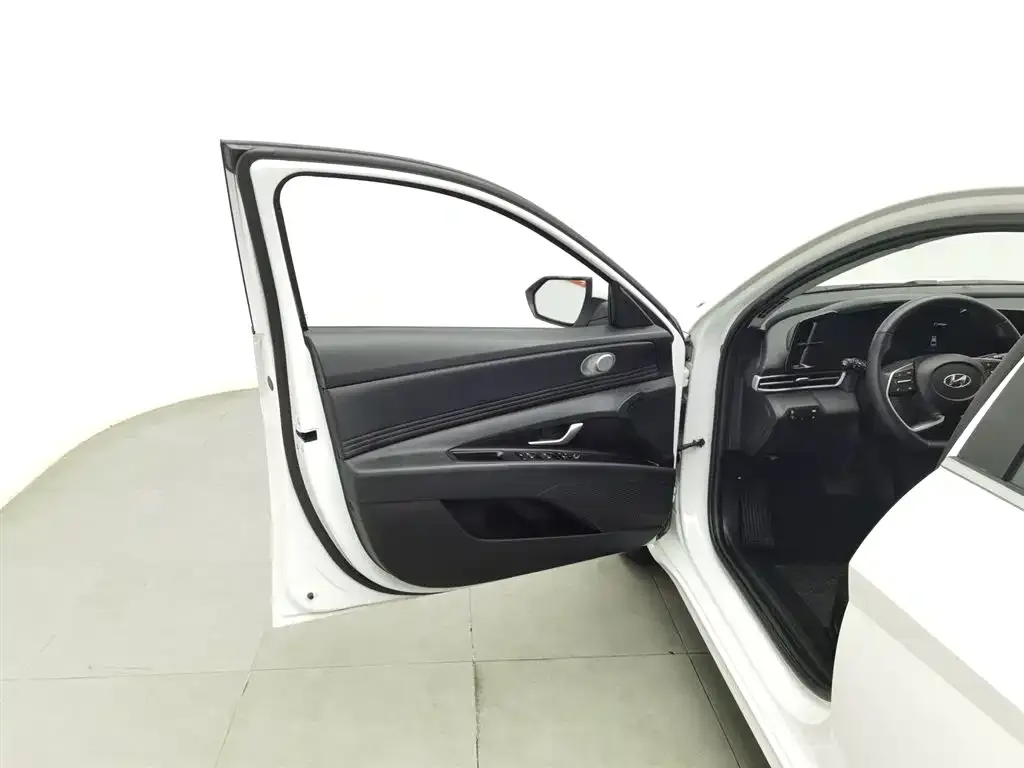 Hyundai Elantra 2023 из CN, фото 7