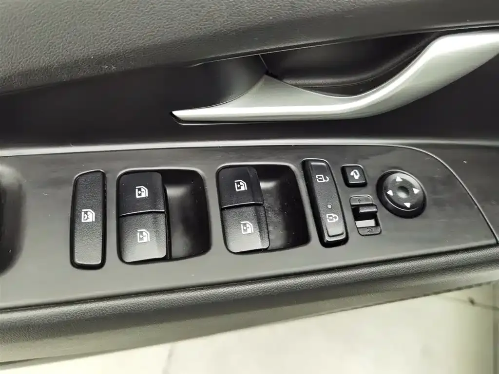 Hyundai Elantra 2023 из CN, фото 10
