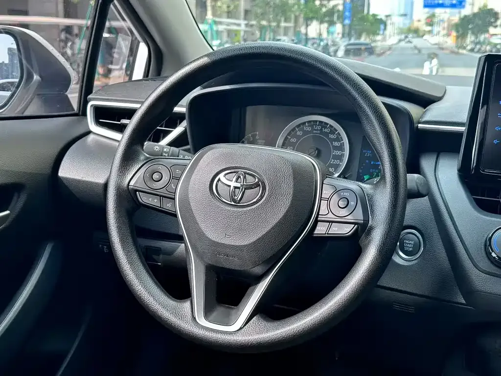 Toyota Corolla — фото 9