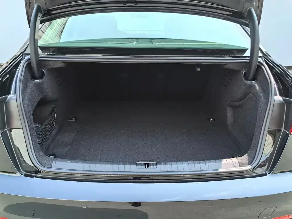 Audi A6L 2024 из CN, фото 4