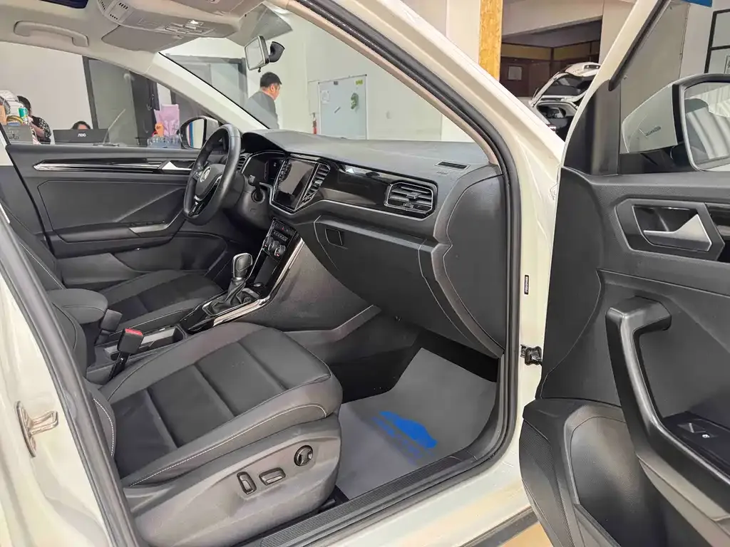 Volkswagen T-Roc 2023 из CN, фото 9
