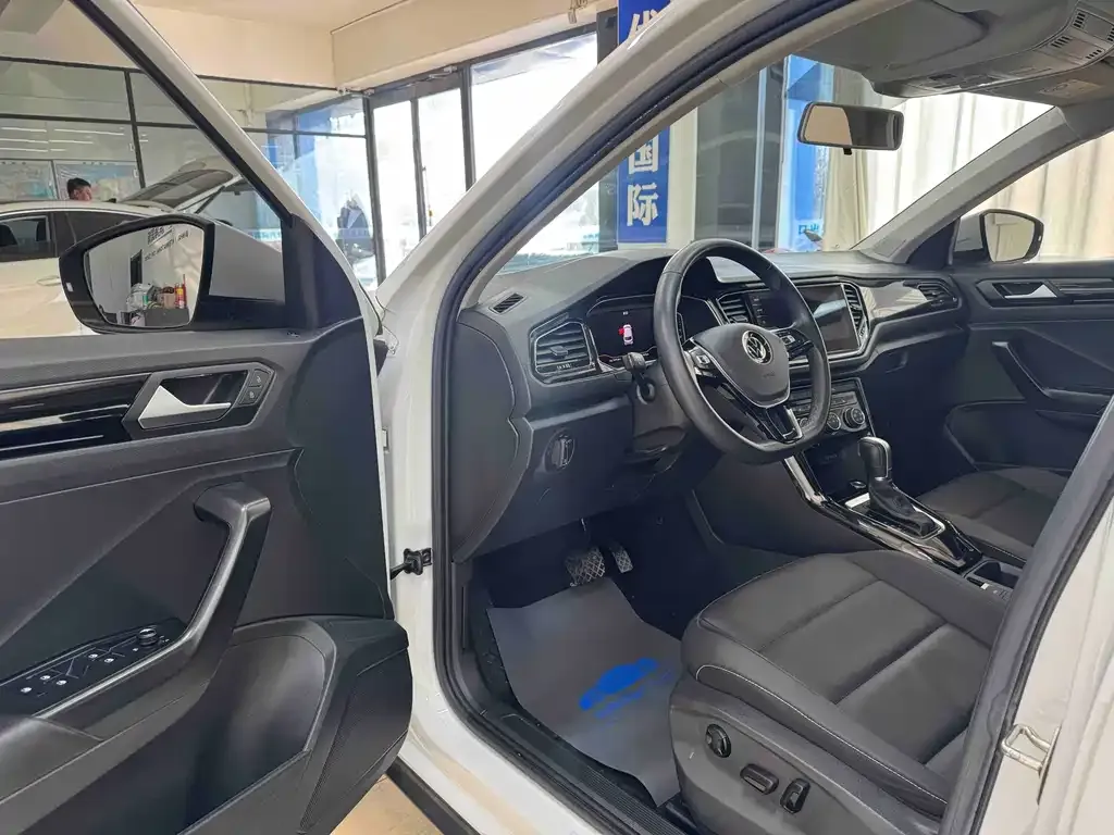 Volkswagen T-Roc 2023 из CN, фото 6