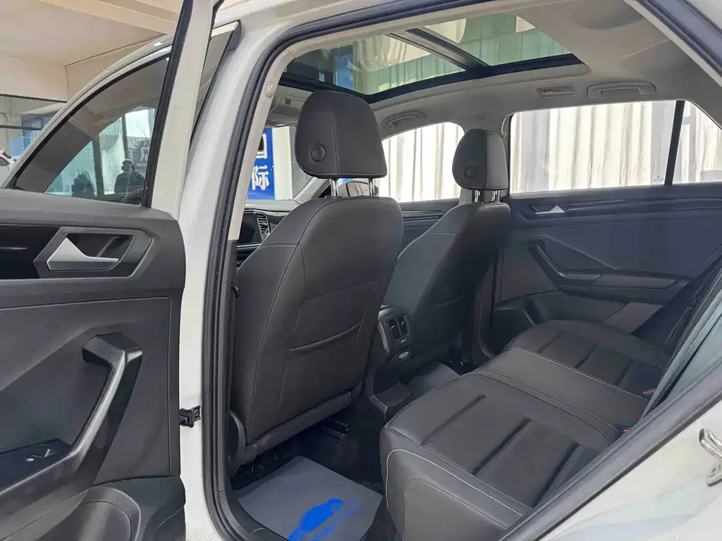 Volkswagen T-Roc 2023 из CN, фото 3