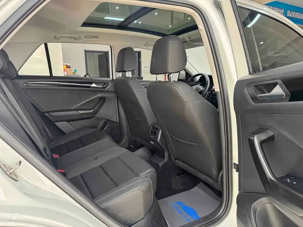 Volkswagen T-Roc 2023 из CN, фото 4