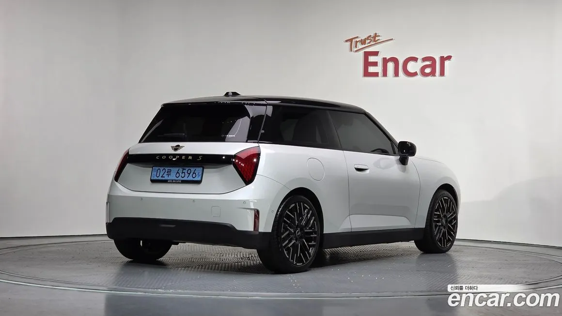 Mini Cooper 2024 из KR, фото 2