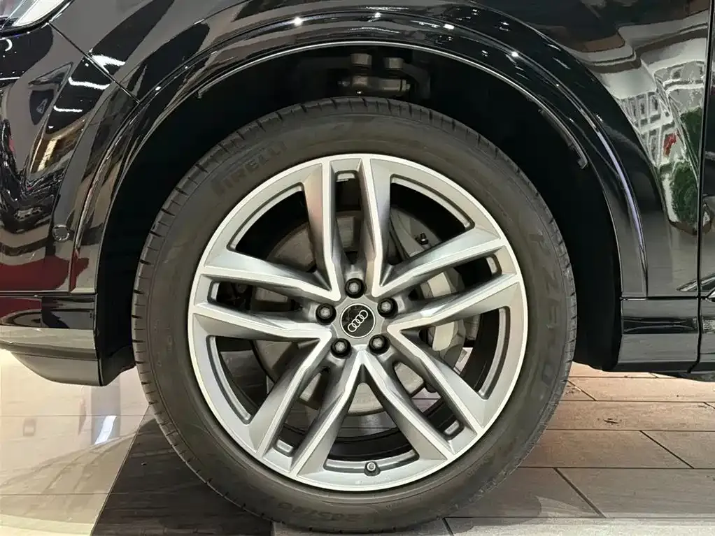 Audi Q7 2025 из CN, фото 3