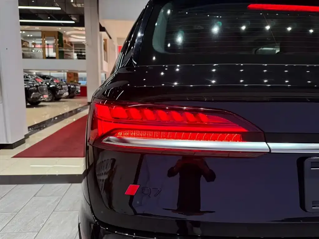 Audi Q7 2025 из CN, фото 6