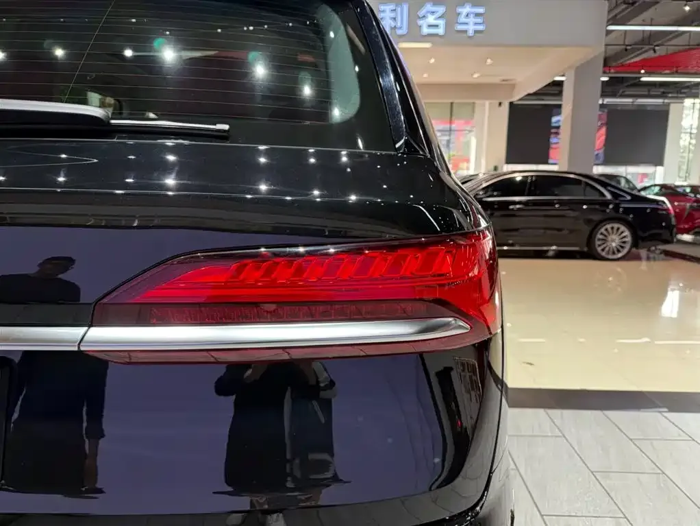 Audi Q7 2025 из CN, фото 8