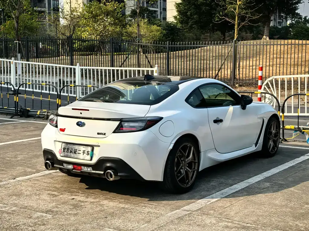 Subaru BRZ 2023 из CN, фото 6