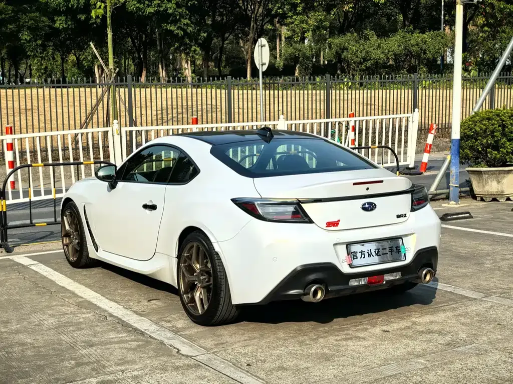 Subaru BRZ 2023 из CN, фото 10