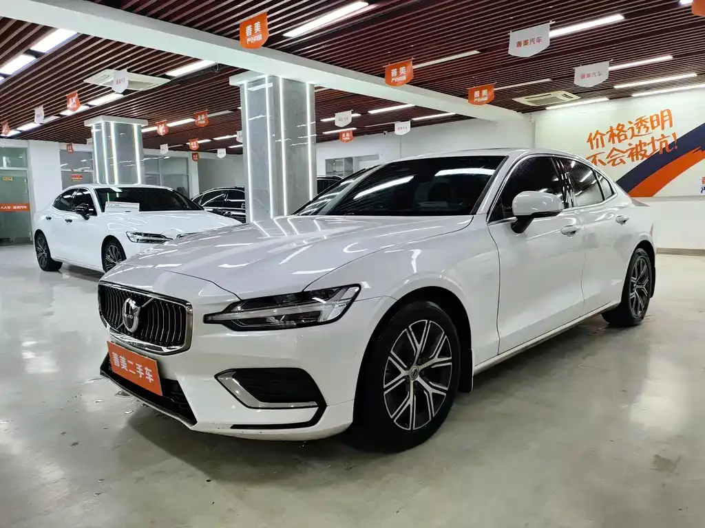 Volvo S60 — фото 1