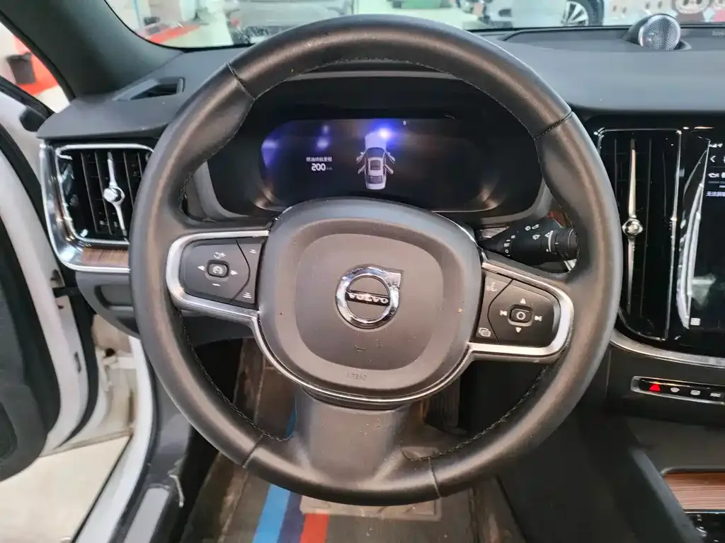 Volvo S60 — фото 10