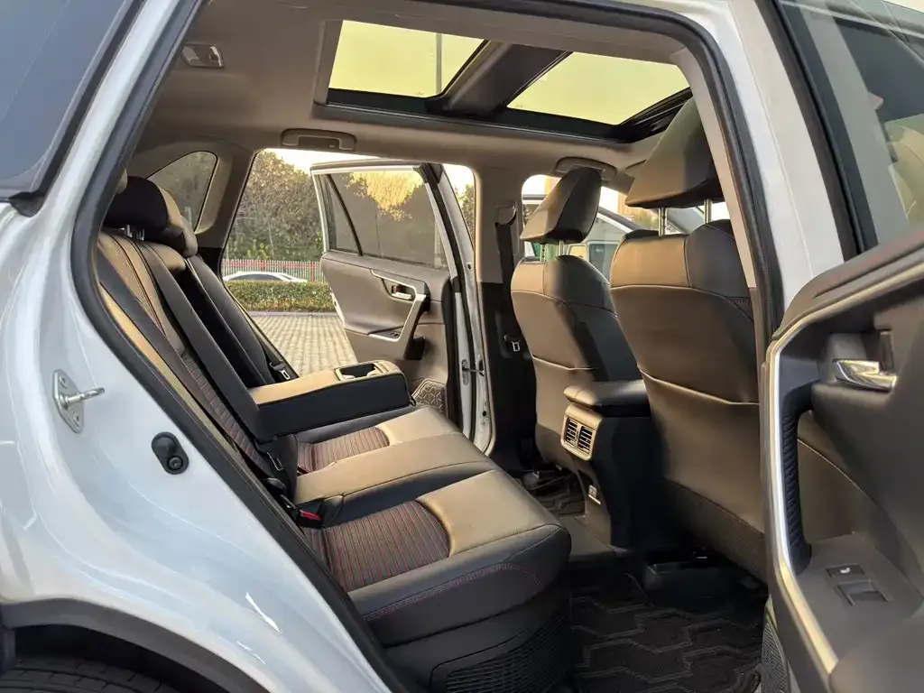Toyota RAV4 Prime 2021 из CN, фото 9