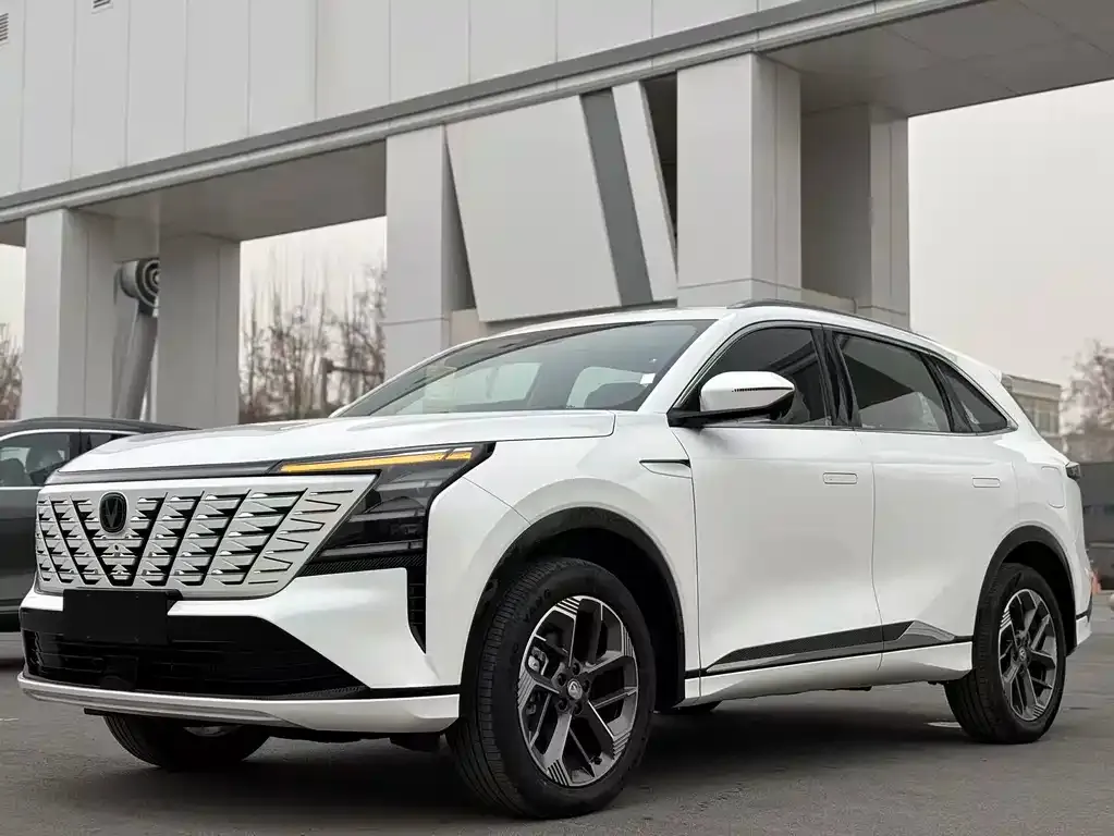 Changan CS75PLUS — фото 1