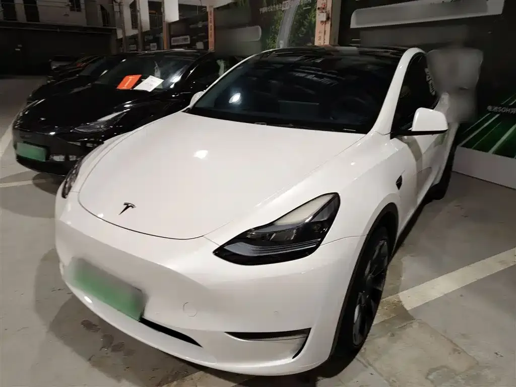 Tesla Model Y — фото 9